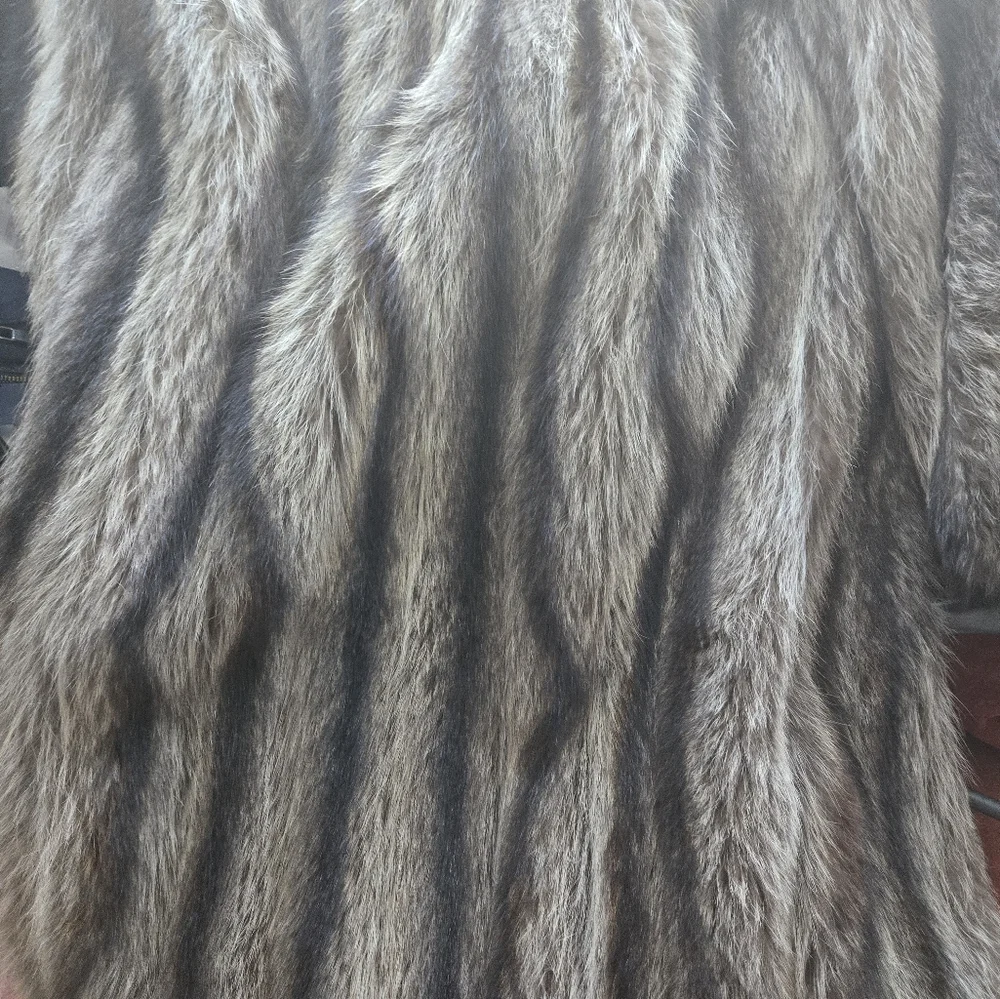 Luxurious Racoon Fur Coat - Picture 7 of 12